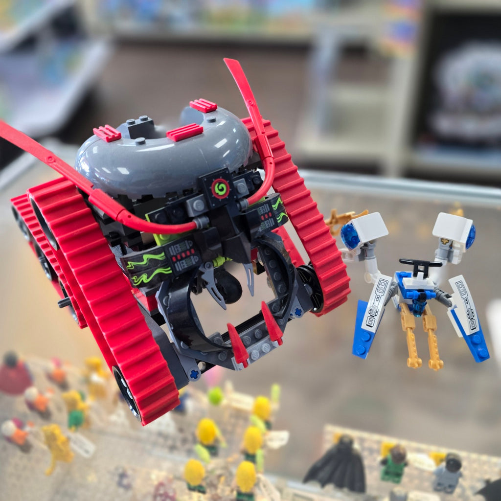 70504 Garmatron (Previously Owned) (Retired) – Bricks and Minifigs