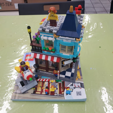 31105 Townhouse Toy Store (Retired) (Previously Owned)