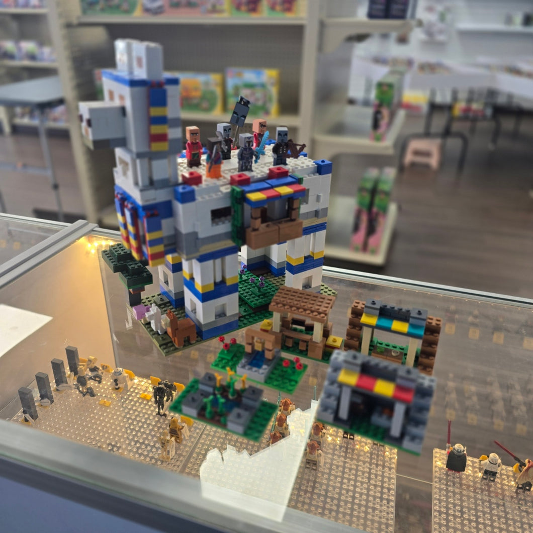 21188 LEGO Minecraft: The Llama Village (Previously Owned)