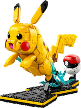 72152 Pikachu and Poké Ball