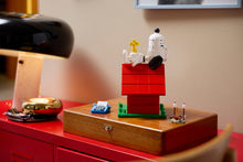21368 Peanuts: Snoopy's Doghouse