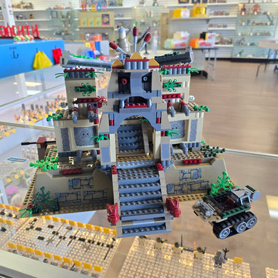 7627 Temple of the Crystal Skull (Retired) (Previously Owned)
