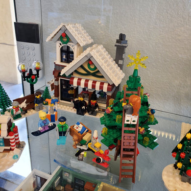 10229 LEGO Winter Village Cottage (Retired) (Previously Owned)