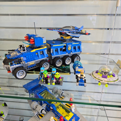 7066 Earth Defense HQ (Retired) (Previously Owned)