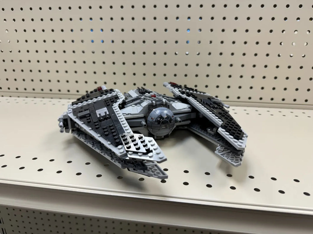 9500  Sith Fury Class Interceptor (Retired) (Previously Owned)
