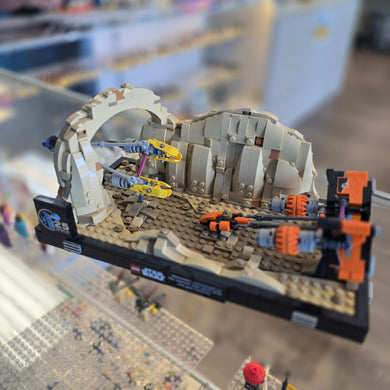 75380 Mos Espa Podrace™ Diorama (Previously Owned)