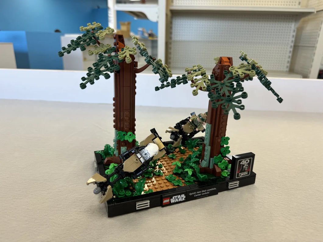 75353 LEGO Star Wars: Endor Speeder Chase Diorama (Previously Owned) –  Bricks and Minifigs Ontario