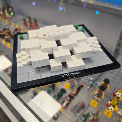 4000010 LEGO House - Billund, Denmark (Retired) (Previously Owned)