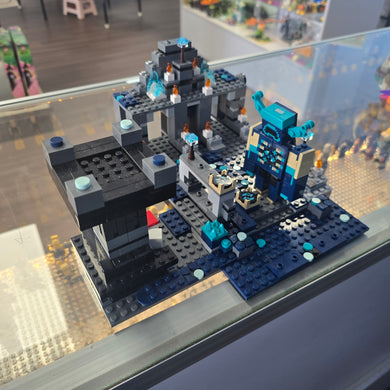 21246 The Deep Dark Battle (Retired) (Previously Owned)