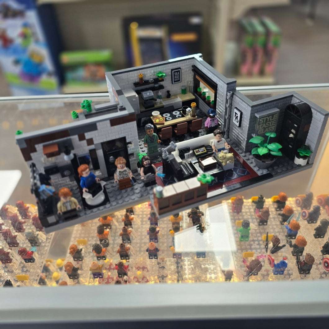 10294 Queer Eye – The Fab 5 Loft (Retired) (Previously Owned)