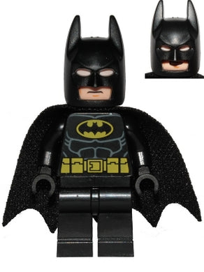 SH0016b Batman - Black Suit with Yellow Belt and Crest