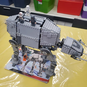 10178 LEGO Star Wars: Motorized Walking AT-AT (Retired