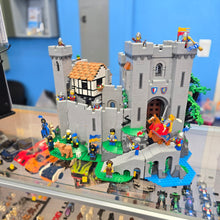 10305 Icons Lion Knight's Castle (Previously Owned)