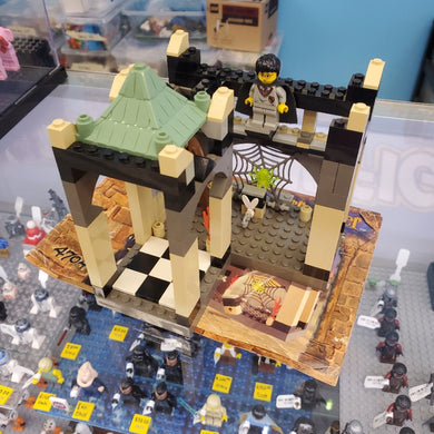 4704 The Chamber of the Winged Keys (Retired) (Previously Owned)