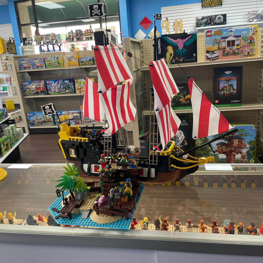21322 Pirates of Barracuda Bay (Retired) (Previously Owned)