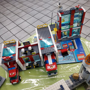 7208 LEGO City: Fire Station (Retired) (Previously Owned)