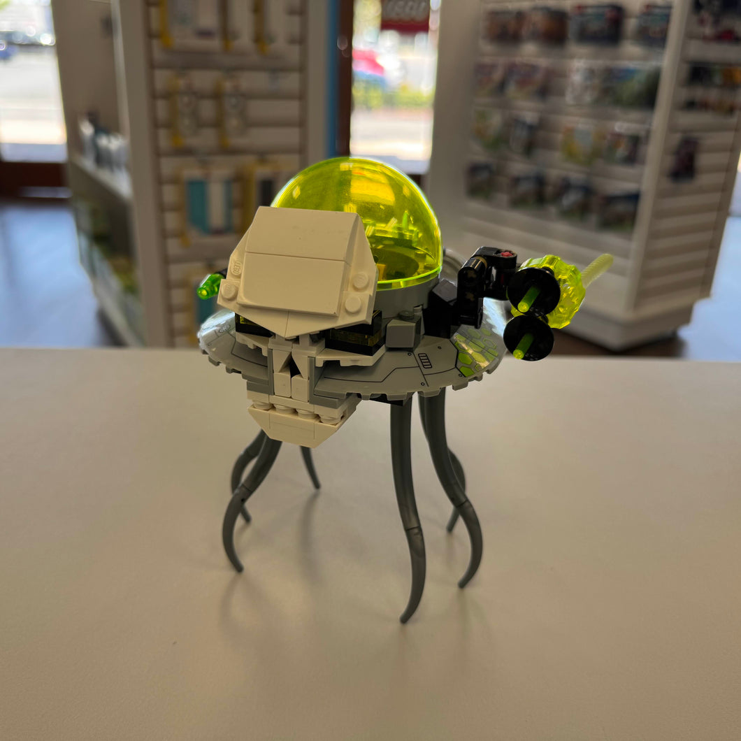 76040 Brainiac Attack (Retired) (Previously Owned)