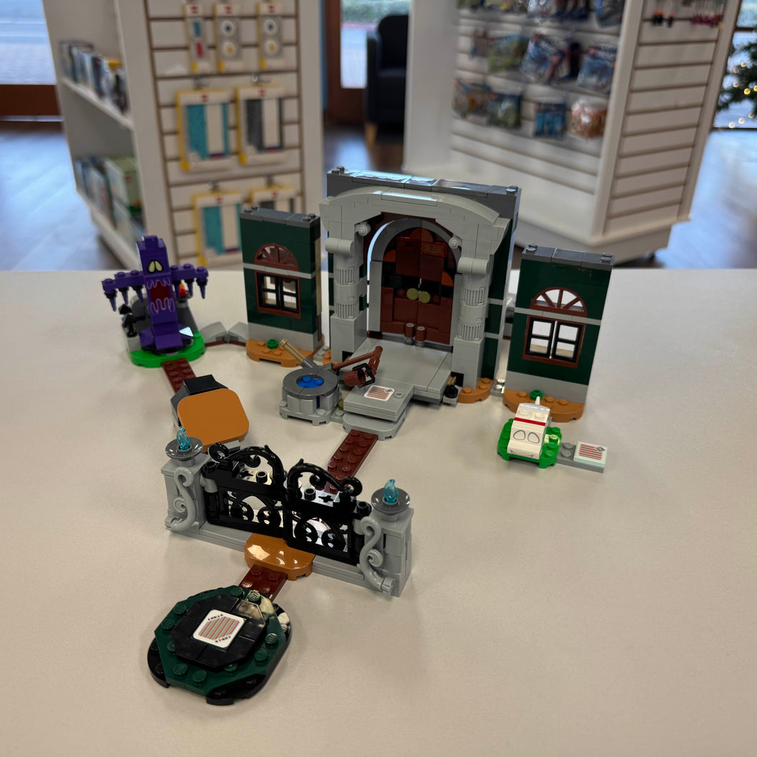 71399 Luigi's Mansion Entryway Expansion Set (Retired) (Previously Owned)