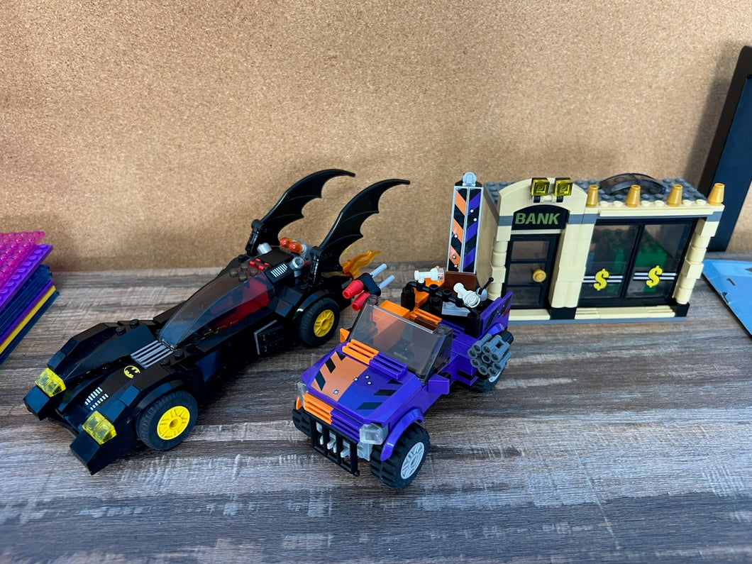 6864 Batmobile and The Two-Face Chase (Retired) (Previously Owned)