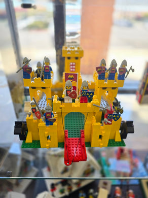 6075 Yellow Castle (Retired) (Previously Owned)