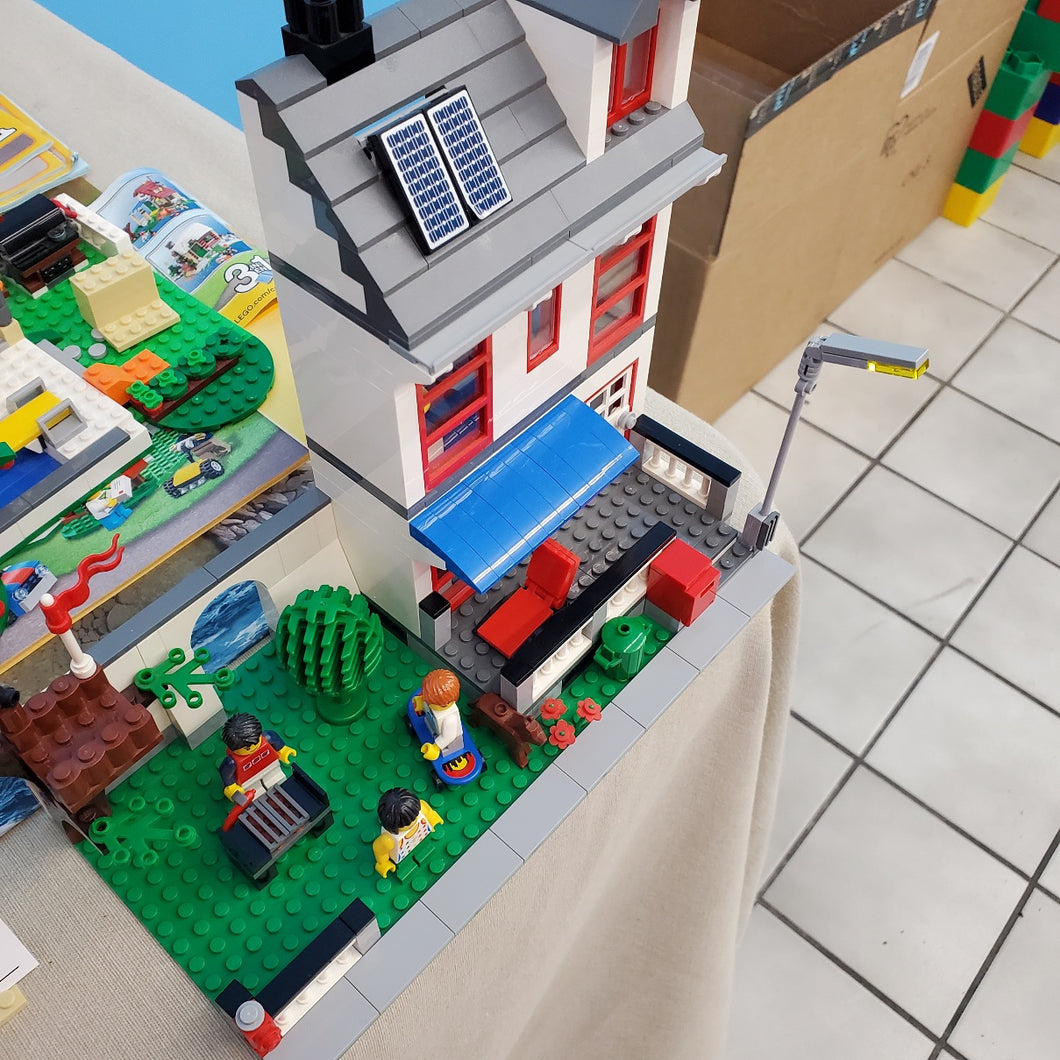 8403 Creator City House (Retired) (Previously Owned)