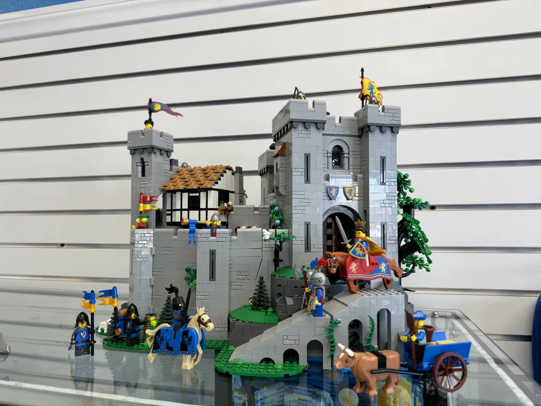 10305 Icons Lion Knight's Castle (Previously Owned)