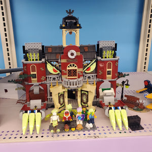 70425 Newbury Haunted High School (Retired) (Previously Owned)