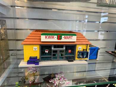 71016 The Kwik-E-Mart (Previously Owned) (Retired)