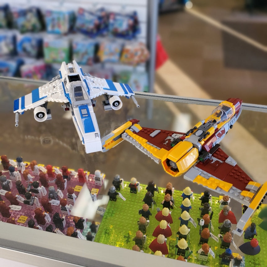 75364 LEGO Star Wars: New Republic E-Wing vs. Shin Hati's Starfighter (Previously Owned)