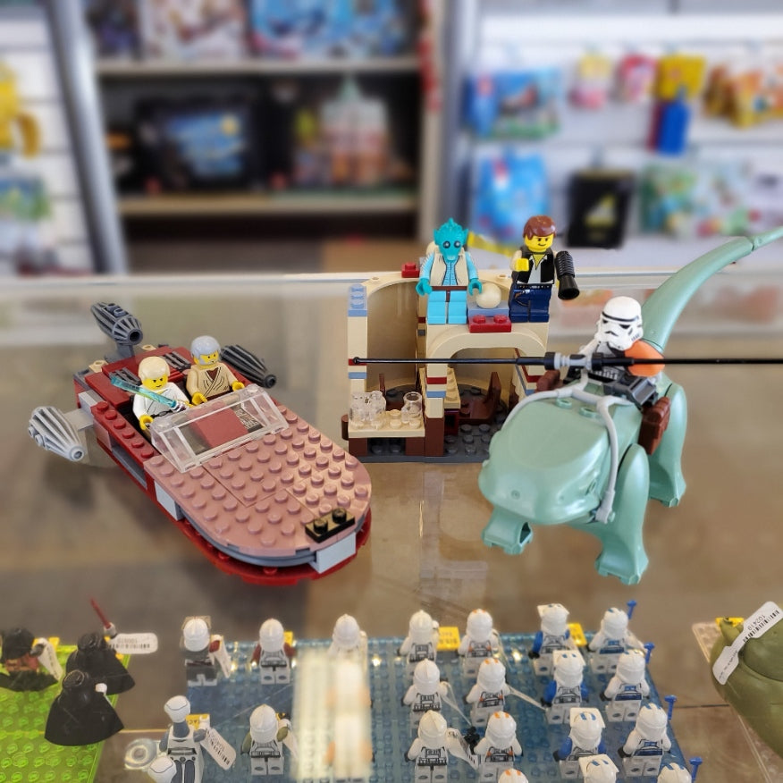 Mos Eisley Cantina Lego Box 4501 Mos Eisley Cantina, Original Trilogy Edition Box (Retired