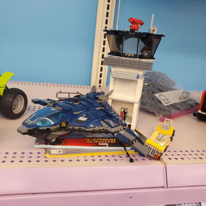 76051 Super Hero Airport Battle (Retired) (Previously Owned)