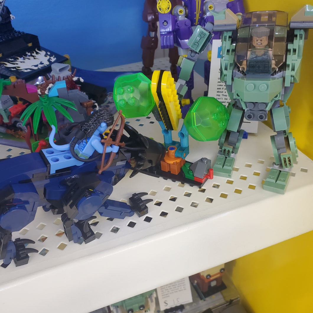 75571 Avatar Neytiri & Thanator vs. AMP Suit Quaritch (Previously Owned)