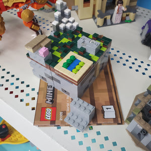 21105 Minecraft Micro World - The Village (Retired) (Previously Owned)