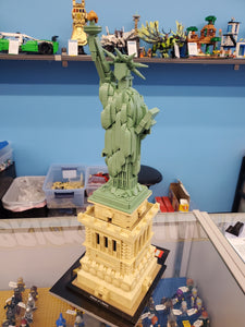 21042 Statue of Liberty (Previously Owned)