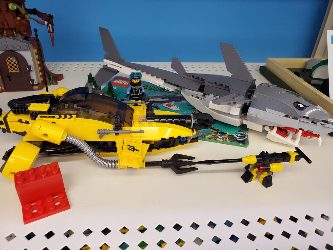 7773 Tiger Shark Attack (Previously Owned)